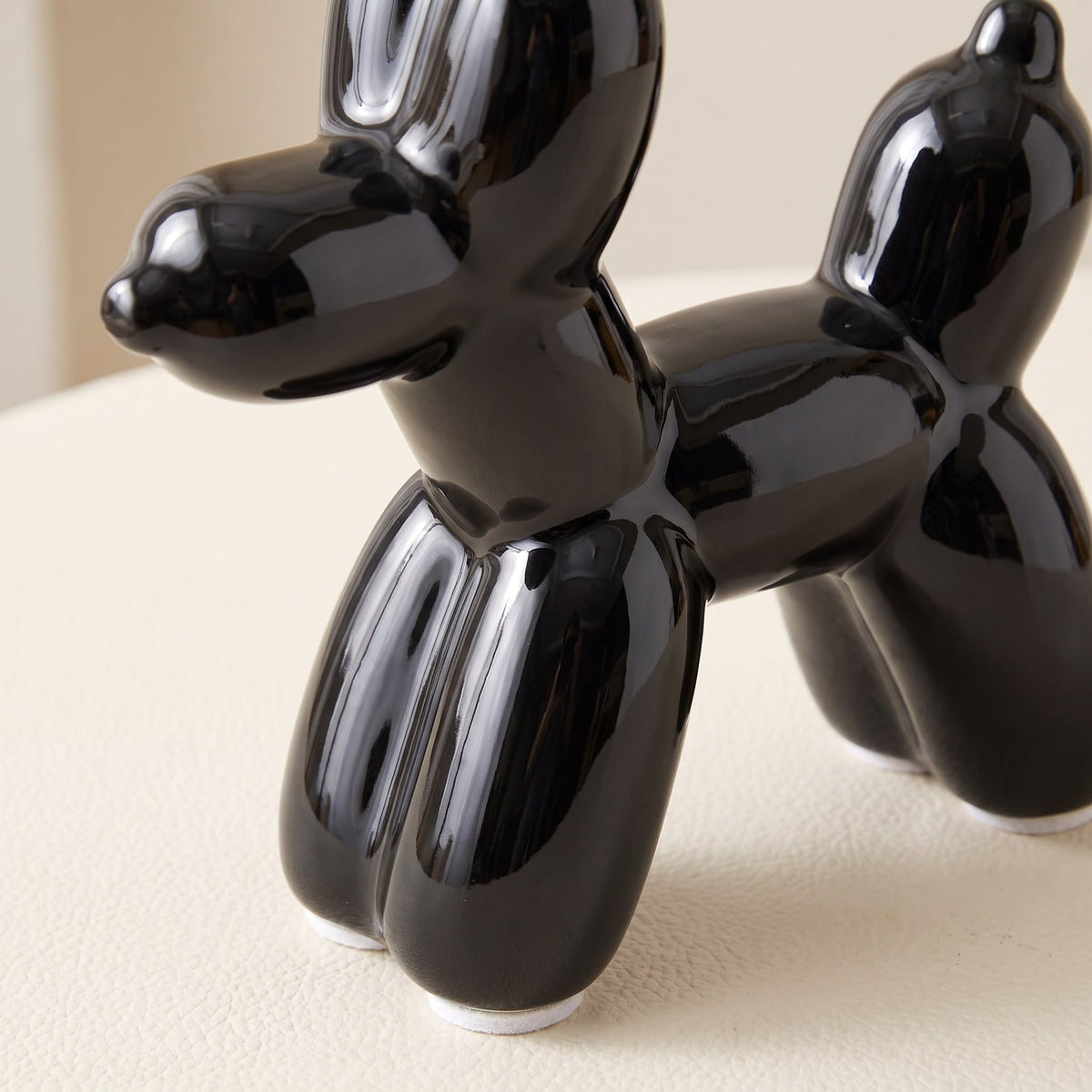 Black ceramic balloon dog detail showing the mirror glaze finish